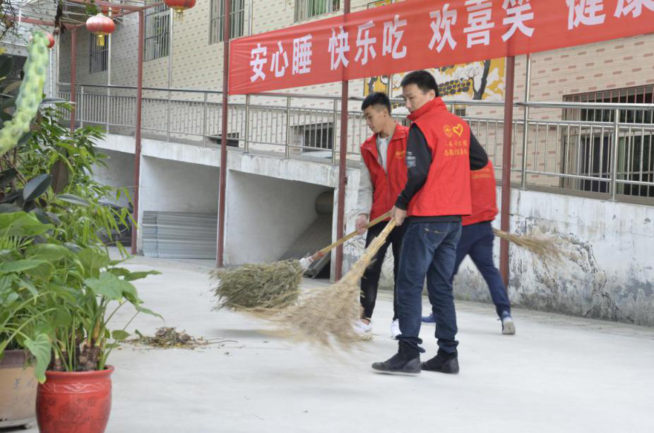 “营造敬老爱老社会氛围、纪念改革开放40周年”西安中际中西医结合脑病医院健康义诊献爱心